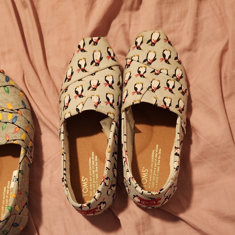 TOMS Women's Moccasin with Penguin Pattern - Cream